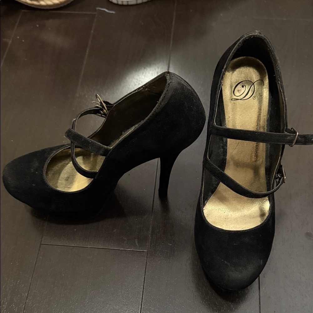 a'gaci Black Suede Mary Jane Heels